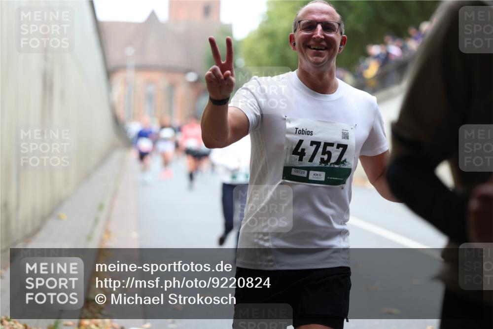 05.10.2025 - 20. swb-Marathon Bremen Michael Strokosch http://msf.ph/oto/9220824 05.10.2025 12:50:59 Laufen 4757, 09728 meine-sportfotos.de