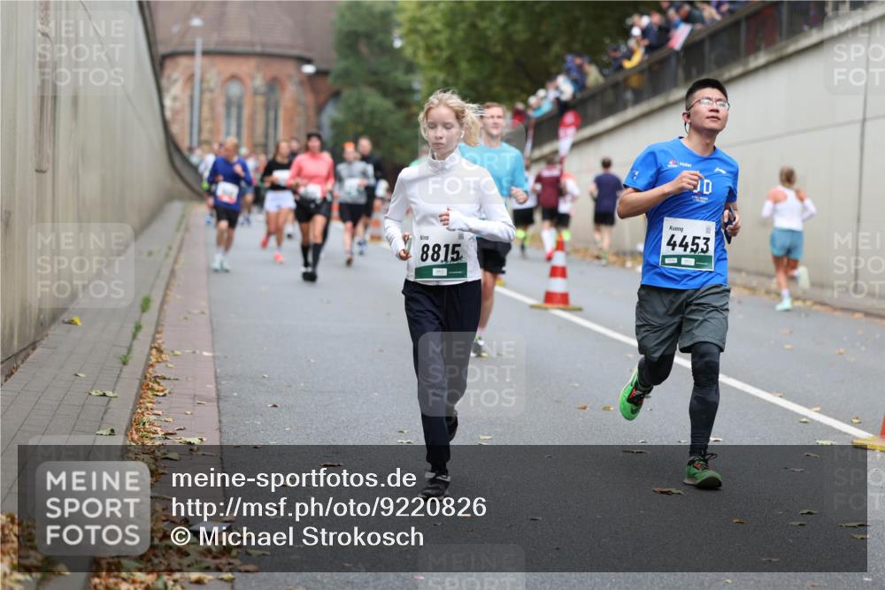 05.10.2025 - 20. swb-Marathon Bremen Michael Strokosch http://msf.ph/oto/9220826 05.10.2025 12:51:00 Laufen 8815, 4453 meine-sportfotos.de