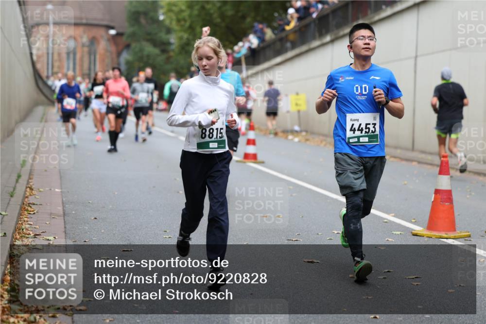05.10.2025 - 20. swb-Marathon Bremen Michael Strokosch http://msf.ph/oto/9220828 05.10.2025 12:51:01 Laufen 8815, 4453 meine-sportfotos.de