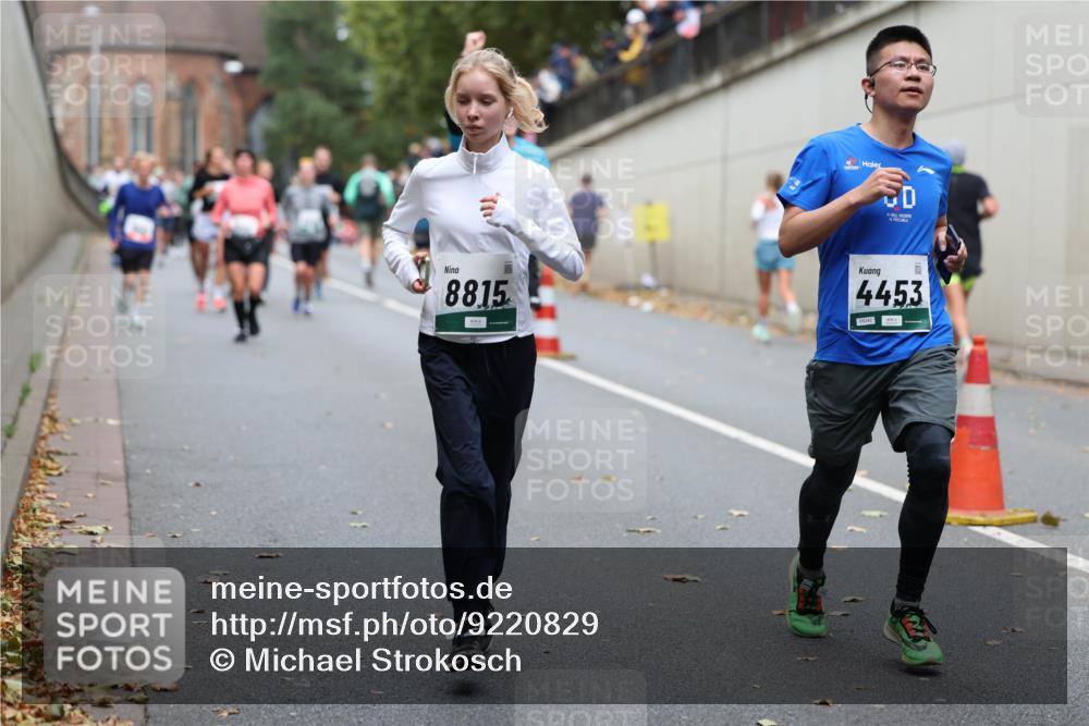 05.10.2025 - 20. swb-Marathon Bremen Michael Strokosch http://msf.ph/oto/9220829 05.10.2025 12:51:01 Laufen 8815, 4453 meine-sportfotos.de