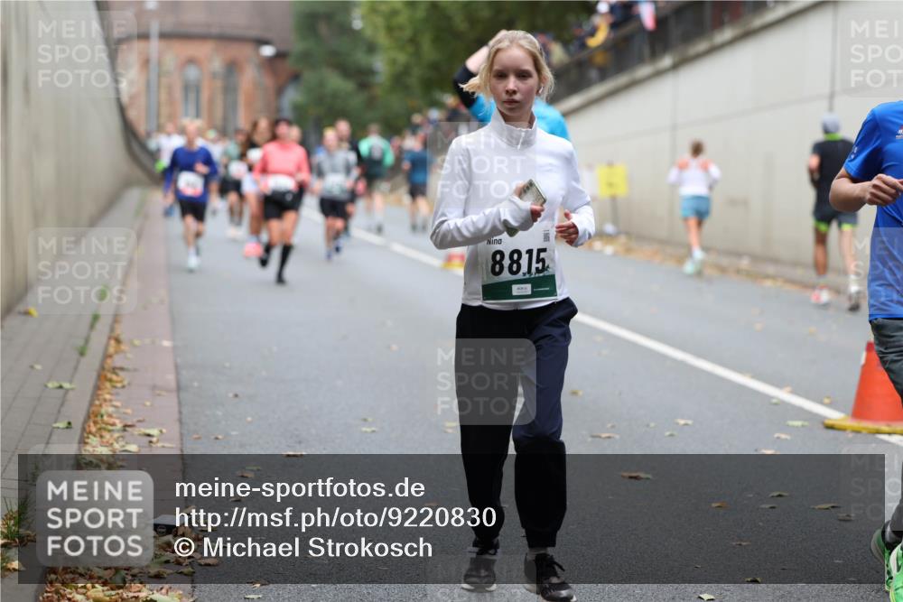 05.10.2025 - 20. swb-Marathon Bremen Michael Strokosch http://msf.ph/oto/9220830 05.10.2025 12:51:01 Laufen 8815 meine-sportfotos.de