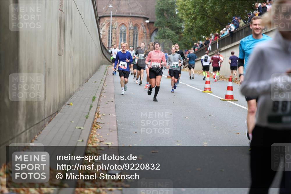 05.10.2025 - 20. swb-Marathon Bremen Michael Strokosch http://msf.ph/oto/9220832 05.10.2025 12:51:02 Laufen 858, 658, 6635, 7895, 88 meine-sportfotos.de