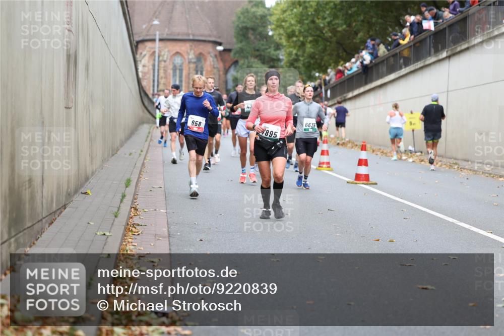05.10.2025 - 20. swb-Marathon Bremen Michael Strokosch http://msf.ph/oto/9220839 05.10.2025 12:51:04 Laufen 858, 895 meine-sportfotos.de