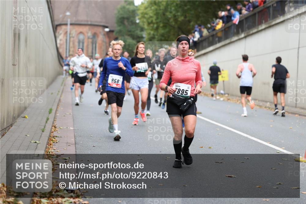 05.10.2025 - 20. swb-Marathon Bremen Michael Strokosch http://msf.ph/oto/9220843 05.10.2025 12:51:05 Laufen 858, 4241, 895 meine-sportfotos.de