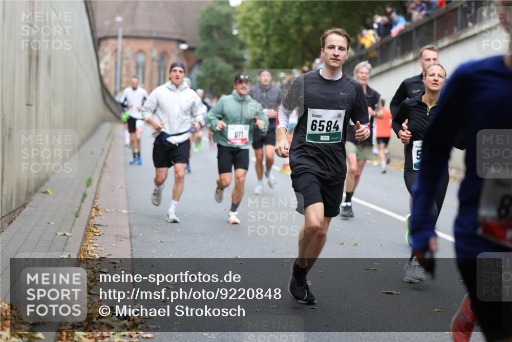 05.10.2025 - 20. swb-Marathon Bremen Michael Strokosch http://msf.ph/oto/9220848 05.10.2025 12:51:08 Laufen 611, 6584, 5 meine-sportfotos.de