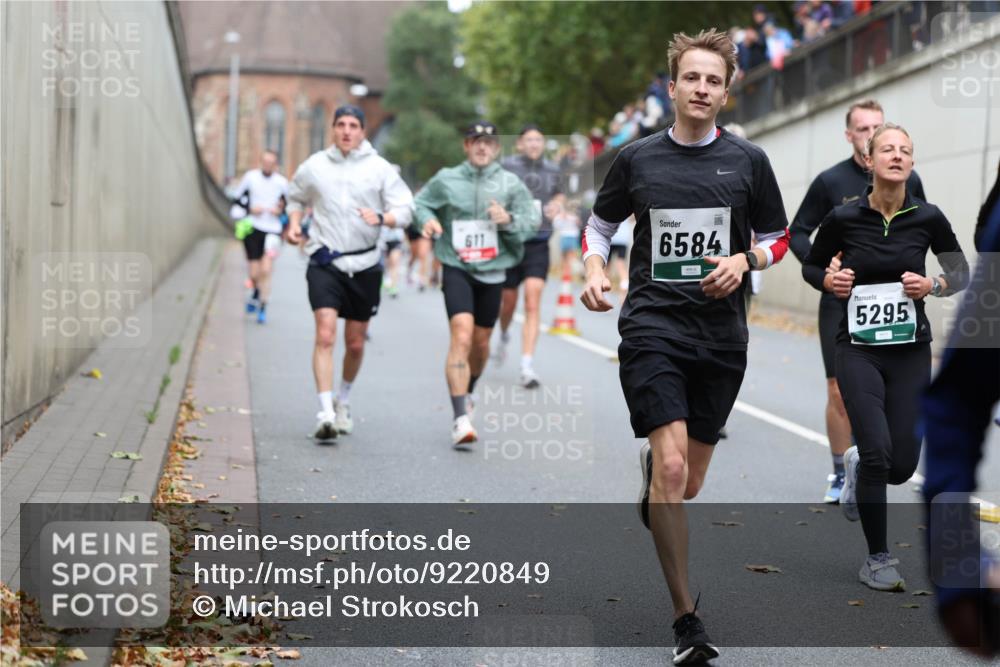 05.10.2025 - 20. swb-Marathon Bremen Michael Strokosch http://msf.ph/oto/9220849 05.10.2025 12:51:08 Laufen 611, 6584, 5295 meine-sportfotos.de