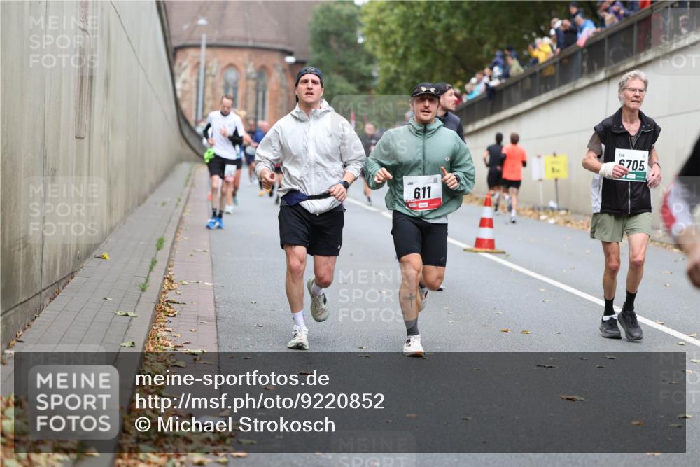 05.10.2025 - 20. swb-Marathon Bremen Michael Strokosch http://msf.ph/oto/9220852 05.10.2025 12:51:09 Laufen 611, 705 meine-sportfotos.de