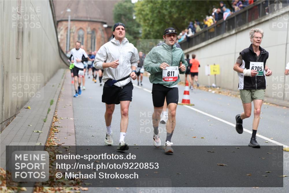 05.10.2025 - 20. swb-Marathon Bremen Michael Strokosch http://msf.ph/oto/9220853 05.10.2025 12:51:10 Laufen 611, 6705 meine-sportfotos.de