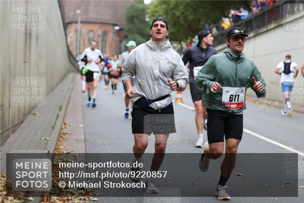 05.10.2025 - 20. swb-Marathon Bremen Michael Strokosch http://msf.ph/oto/9220857 05.10.2025 12:51:10 Laufen 611, 00494 meine-sportfotos.de