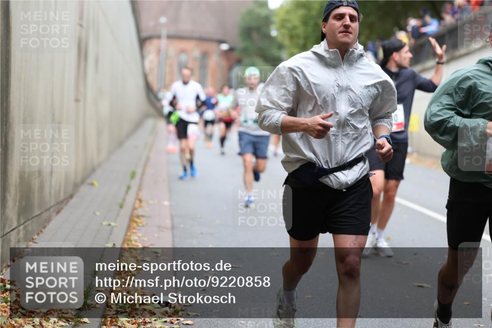 05.10.2025 - 20. swb-Marathon Bremen Michael Strokosch http://msf.ph/oto/9220858 05.10.2025 12:51:11 Laufen  meine-sportfotos.de