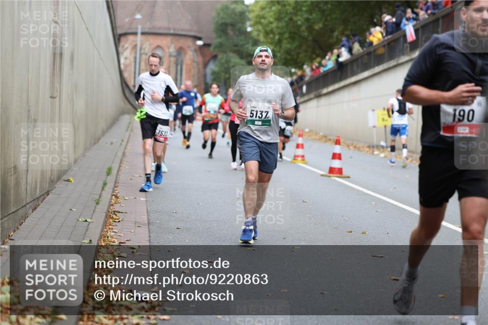 05.10.2025 - 20. swb-Marathon Bremen Michael Strokosch http://msf.ph/oto/9220863 05.10.2025 12:51:12 Laufen 1533, 5137, 190, 90 meine-sportfotos.de