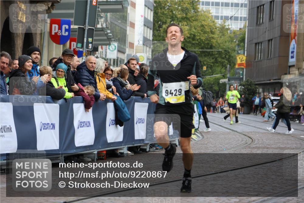 05.10.2025 - 20. swb-Marathon Bremen Strokosch-Dieckow http://msf.ph/oto/9220867 05.10.2025 10:36:53 Ziel 9429 meine-sportfotos.de