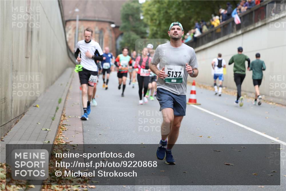 05.10.2025 - 20. swb-Marathon Bremen Michael Strokosch http://msf.ph/oto/9220868 05.10.2025 12:51:13 Laufen 153, 5137 meine-sportfotos.de