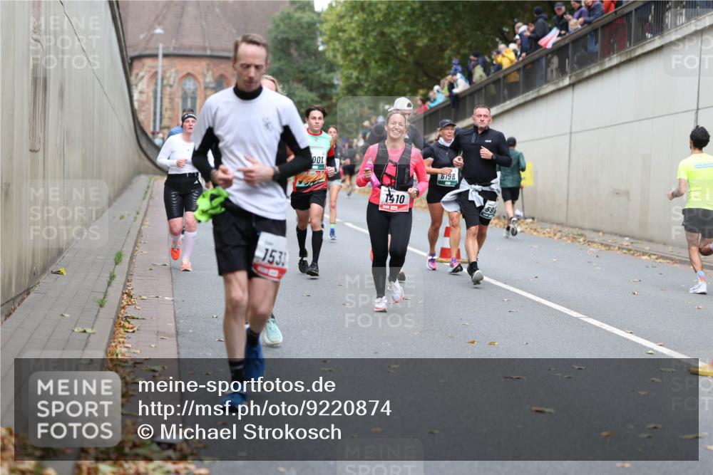 05.10.2025 - 20. swb-Marathon Bremen Michael Strokosch http://msf.ph/oto/9220874 05.10.2025 12:51:15 Laufen 1533, 001, 1410, 6198 meine-sportfotos.de