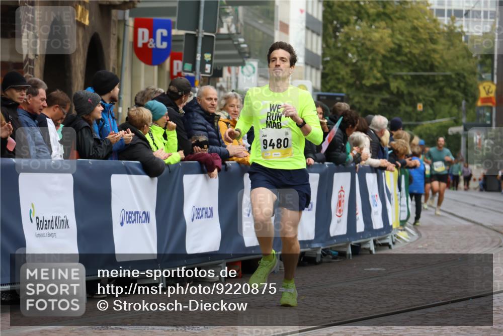 05.10.2025 - 20. swb-Marathon Bremen Strokosch-Dieckow http://msf.ph/oto/9220875 05.10.2025 10:37:06 Ziel 9480 meine-sportfotos.de