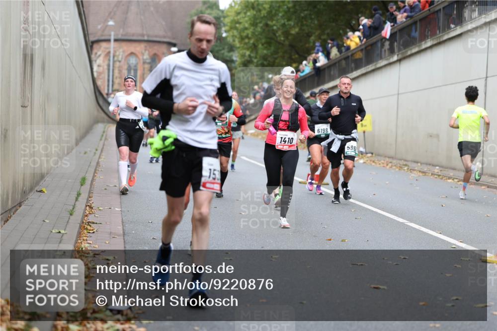 05.10.2025 - 20. swb-Marathon Bremen Michael Strokosch http://msf.ph/oto/9220876 05.10.2025 12:51:15 Laufen 153, 1410, 6198, 596 meine-sportfotos.de