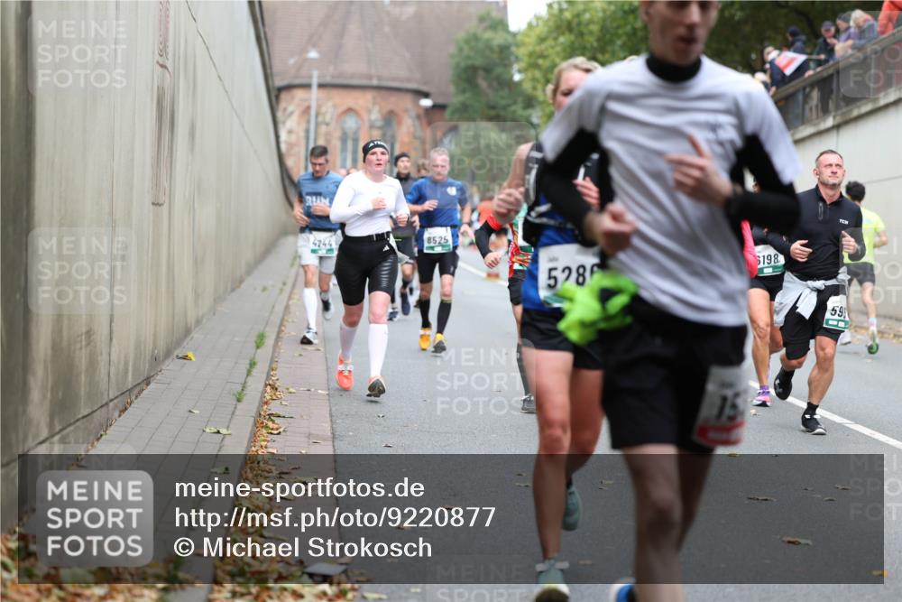 05.10.2025 - 20. swb-Marathon Bremen Michael Strokosch http://msf.ph/oto/9220877 05.10.2025 12:51:16 Laufen 4244, 8525, 5286, 198, 15, 59 meine-sportfotos.de