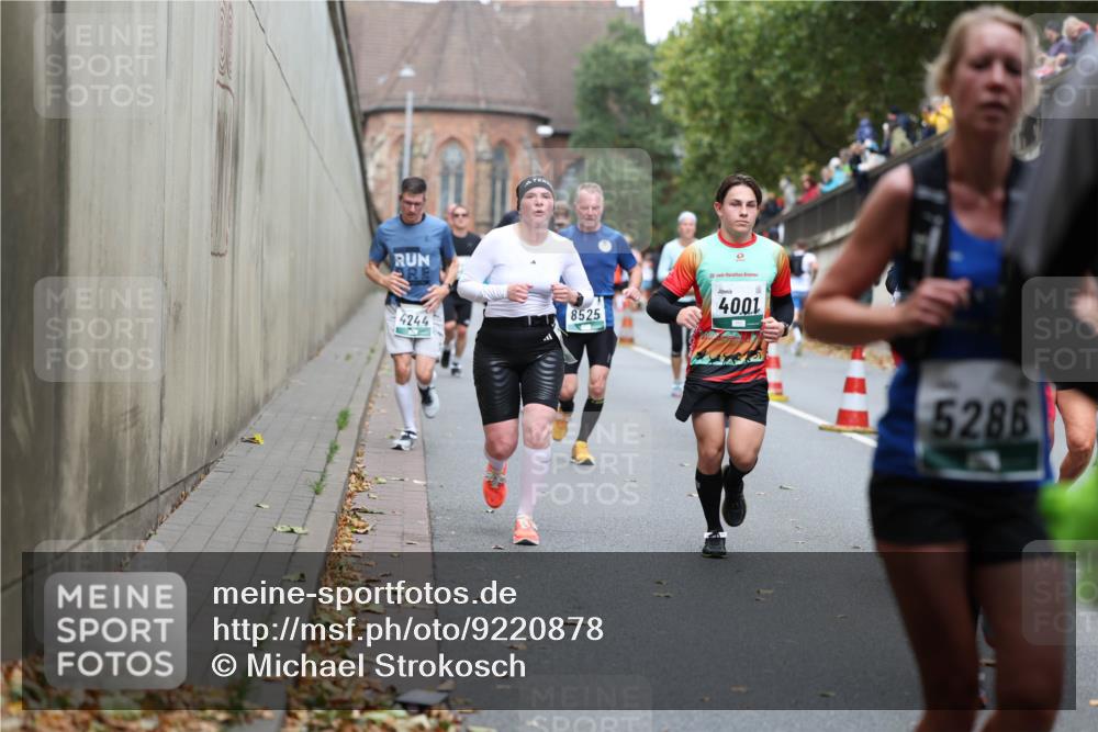 05.10.2025 - 20. swb-Marathon Bremen Michael Strokosch http://msf.ph/oto/9220878 05.10.2025 12:51:17 Laufen 4244, 8525, 20, 4001, 5286 meine-sportfotos.de