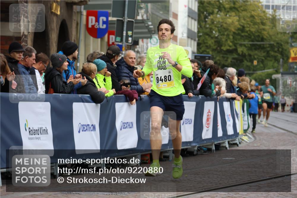05.10.2025 - 20. swb-Marathon Bremen Strokosch-Dieckow http://msf.ph/oto/9220880 05.10.2025 10:37:06 Ziel 9480 meine-sportfotos.de