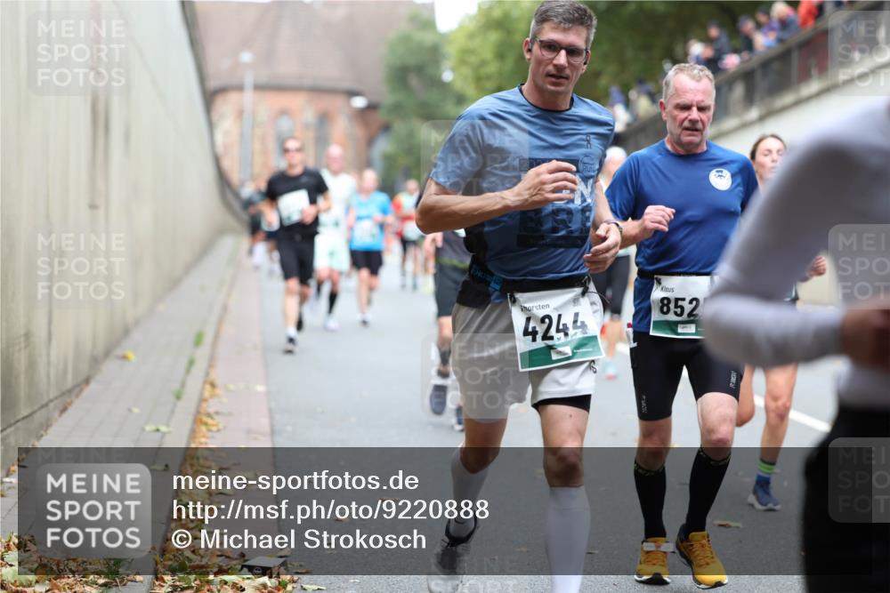 05.10.2025 - 20. swb-Marathon Bremen Michael Strokosch http://msf.ph/oto/9220888 05.10.2025 12:51:20 Laufen 2, 4244, 852 meine-sportfotos.de