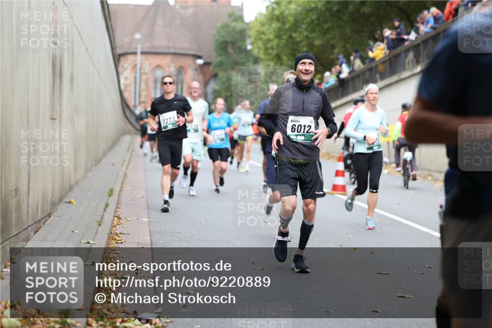 05.10.2025 - 20. swb-Marathon Bremen Michael Strokosch http://msf.ph/oto/9220889 05.10.2025 12:51:21 Laufen 7273, 6012 meine-sportfotos.de