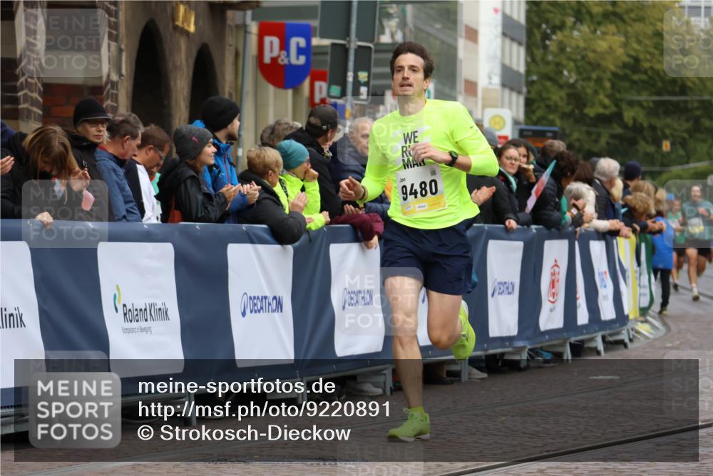 05.10.2025 - 20. swb-Marathon Bremen Strokosch-Dieckow http://msf.ph/oto/9220891 05.10.2025 10:37:06 Ziel 9480 meine-sportfotos.de