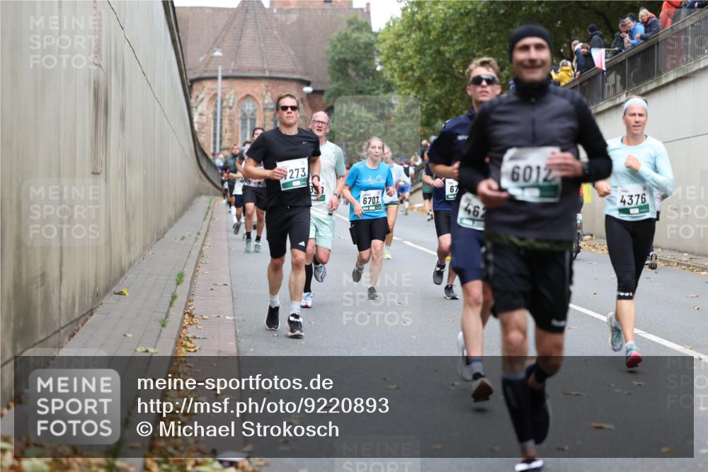 05.10.2025 - 20. swb-Marathon Bremen Michael Strokosch http://msf.ph/oto/9220893 05.10.2025 12:51:22 Laufen 273, 6707, 67, 462, 6012, 4376 meine-sportfotos.de
