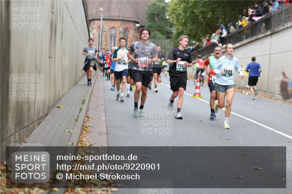 05.10.2025 - 20. swb-Marathon Bremen Michael Strokosch http://msf.ph/oto/9220901 05.10.2025 12:51:26 Laufen 6788, 3479, 1228, 7062, 10, 2664 meine-sportfotos.de