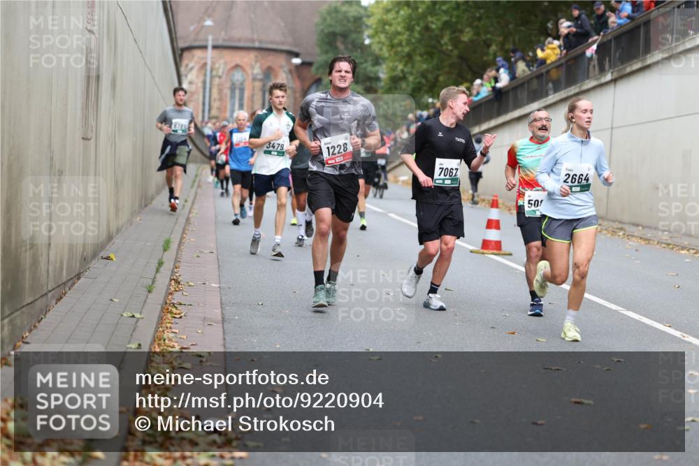 05.10.2025 - 20. swb-Marathon Bremen Michael Strokosch http://msf.ph/oto/9220904 05.10.2025 12:51:26 Laufen 3479, 1228, 7067, 50, 2664 meine-sportfotos.de