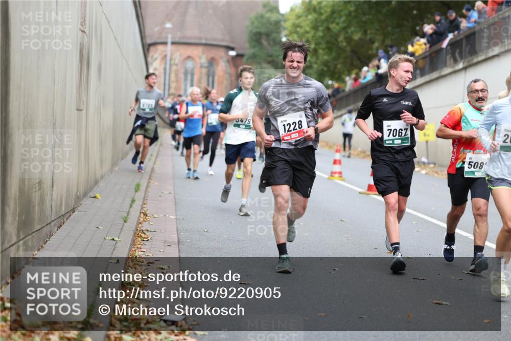 05.10.2025 - 20. swb-Marathon Bremen Michael Strokosch http://msf.ph/oto/9220905 05.10.2025 12:51:27 Laufen 47801, 479, 1228, 7067, 508, 20 meine-sportfotos.de