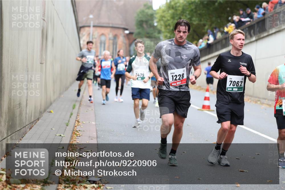 05.10.2025 - 20. swb-Marathon Bremen Michael Strokosch http://msf.ph/oto/9220906 05.10.2025 12:51:28 Laufen 3479, 1228, 7067 meine-sportfotos.de