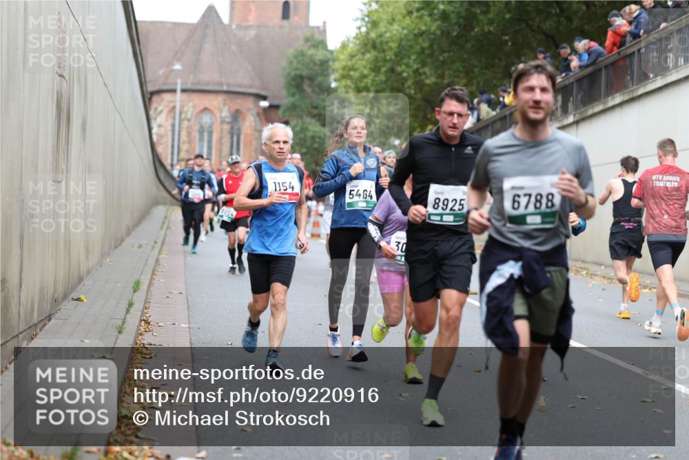 05.10.2025 - 20. swb-Marathon Bremen Michael Strokosch http://msf.ph/oto/9220916 05.10.2025 12:51:31 Laufen 1154, 5464, 30, 8925, 6788 meine-sportfotos.de