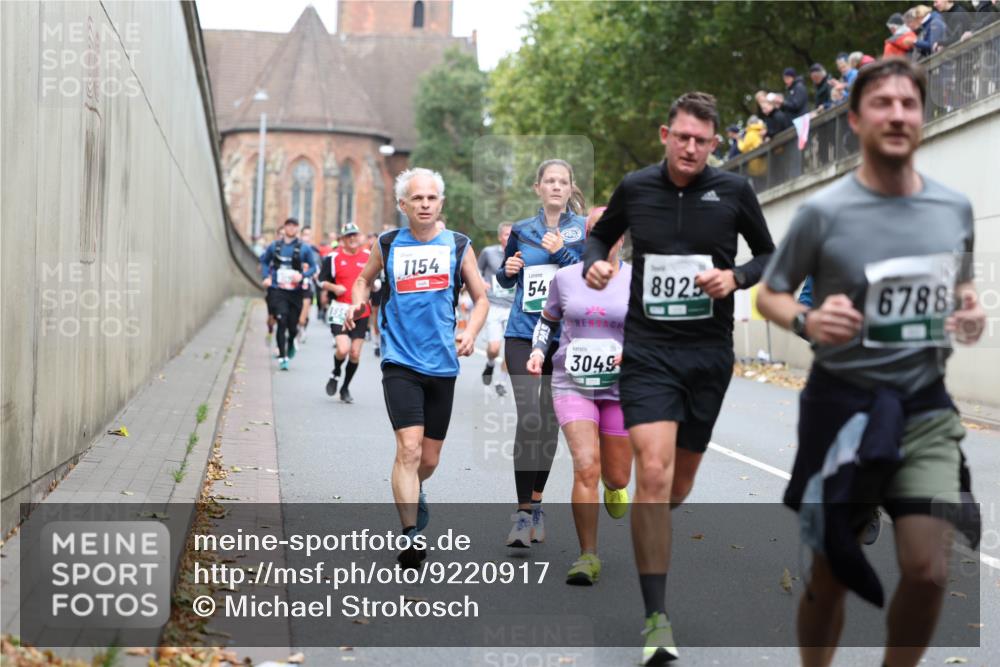 05.10.2025 - 20. swb-Marathon Bremen Michael Strokosch http://msf.ph/oto/9220917 05.10.2025 12:51:32 Laufen 1154, 54, 8925, 3049, 6788 meine-sportfotos.de