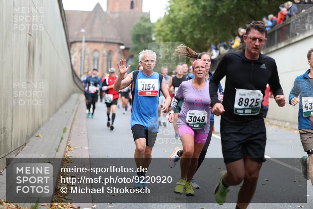 05.10.2025 - 20. swb-Marathon Bremen Michael Strokosch http://msf.ph/oto/9220920 05.10.2025 12:51:32 Laufen 1154, 8925, 43, 3049 meine-sportfotos.de