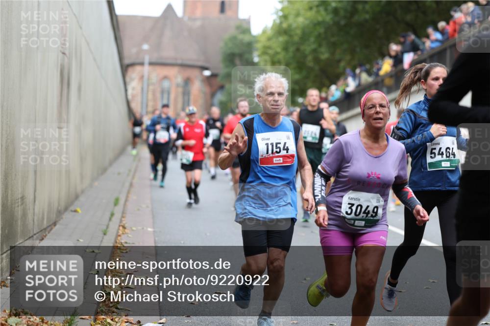 05.10.2025 - 20. swb-Marathon Bremen Michael Strokosch http://msf.ph/oto/9220922 05.10.2025 12:51:33 Laufen 1154, 3049, 5464 meine-sportfotos.de