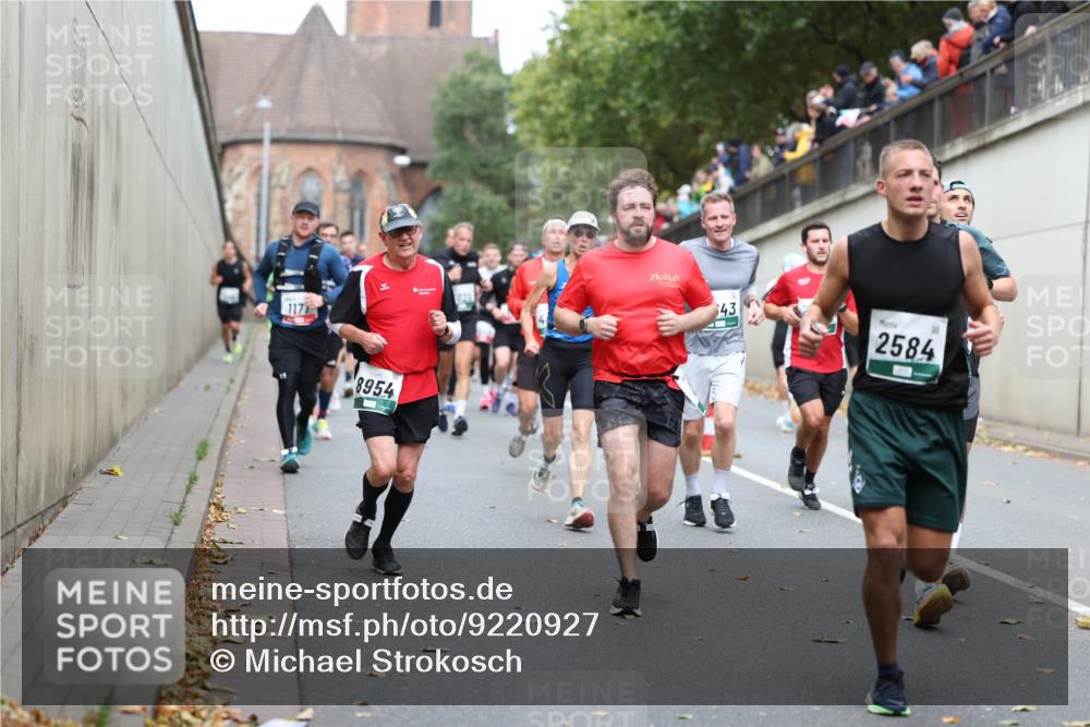 05.10.2025 - 20. swb-Marathon Bremen Michael Strokosch http://msf.ph/oto/9220927 05.10.2025 12:51:35 Laufen 1025, 1177, 8954, 43, 2584 meine-sportfotos.de