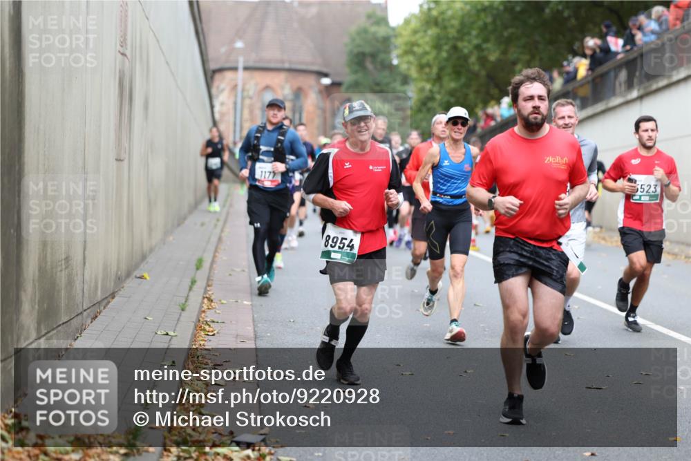 05.10.2025 - 20. swb-Marathon Bremen Michael Strokosch http://msf.ph/oto/9220928 05.10.2025 12:51:36 Laufen 1177, 8954, 6523 meine-sportfotos.de