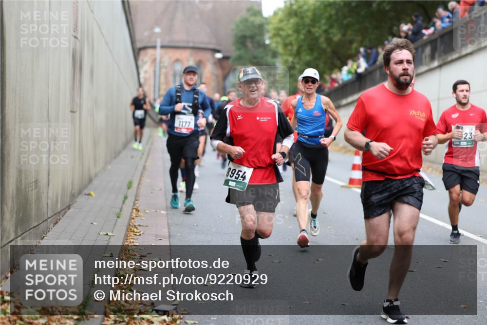 05.10.2025 - 20. swb-Marathon Bremen Michael Strokosch http://msf.ph/oto/9220929 05.10.2025 12:51:36 Laufen 1177, 8954, 23 meine-sportfotos.de