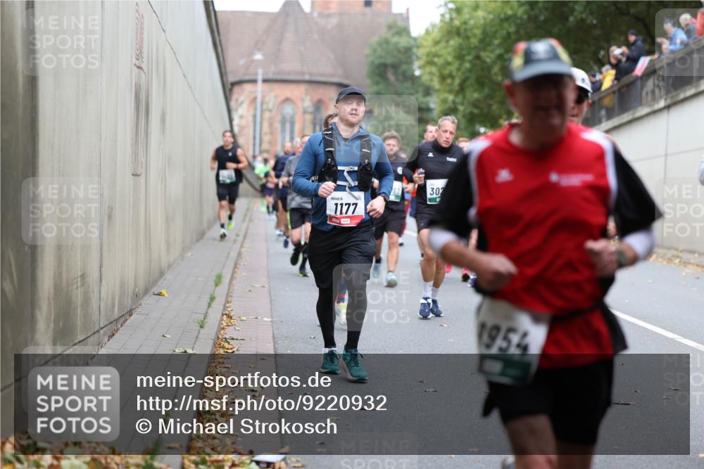 05.10.2025 - 20. swb-Marathon Bremen Michael Strokosch http://msf.ph/oto/9220932 05.10.2025 12:51:38 Laufen 115, 1177, 302, 1954 meine-sportfotos.de