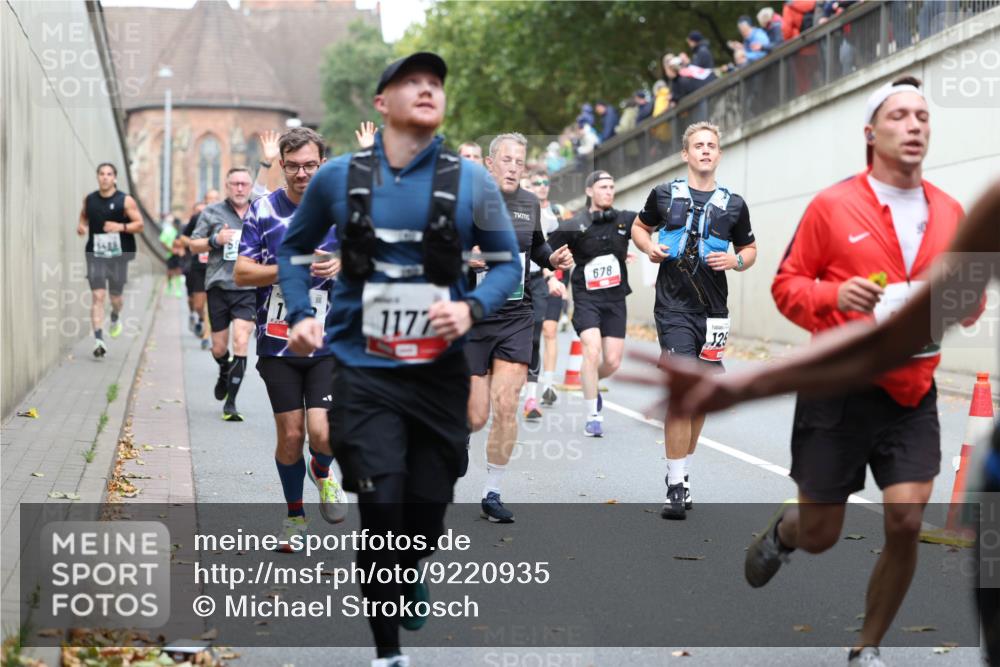 05.10.2025 - 20. swb-Marathon Bremen Michael Strokosch http://msf.ph/oto/9220935 05.10.2025 12:51:39 Laufen 1177, 678, 125 meine-sportfotos.de