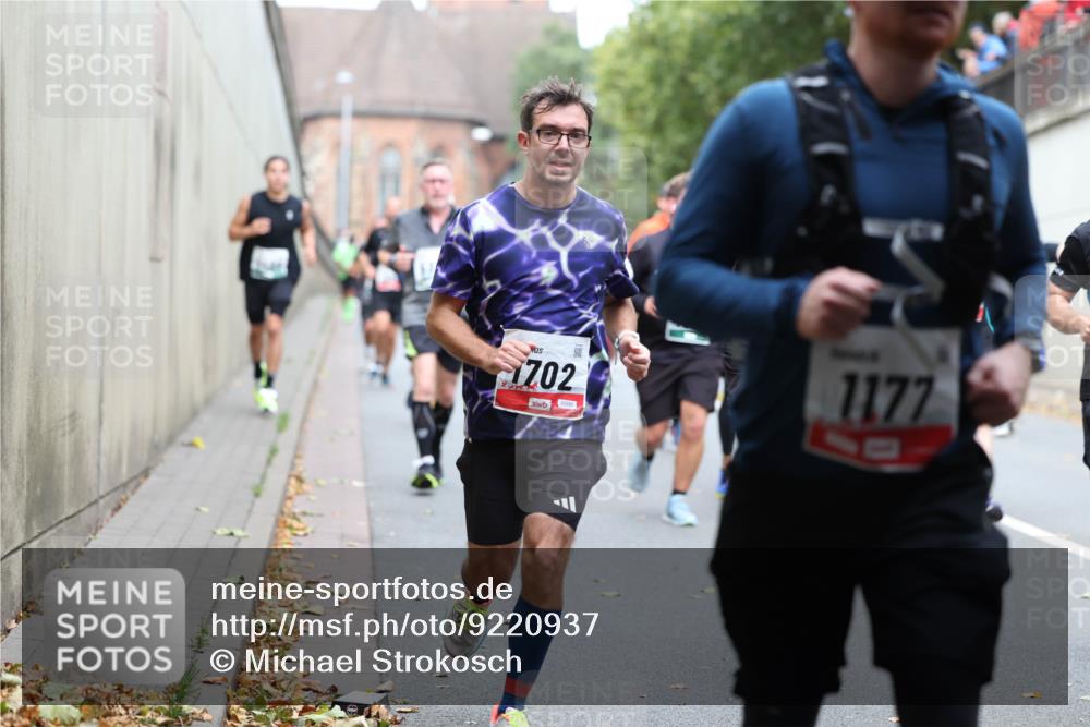 05.10.2025 - 20. swb-Marathon Bremen Michael Strokosch http://msf.ph/oto/9220937 05.10.2025 12:51:40 Laufen 1702, 00985, 1177 meine-sportfotos.de