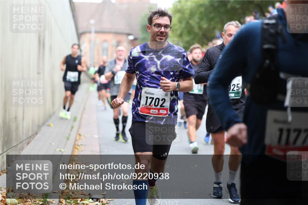 05.10.2025 - 20. swb-Marathon Bremen Michael Strokosch http://msf.ph/oto/9220938 05.10.2025 12:51:40 Laufen 1702, 00985, 25, 1177 meine-sportfotos.de