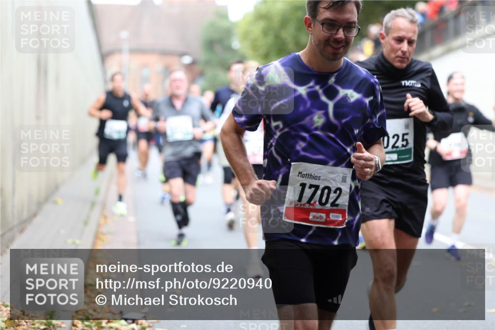 05.10.2025 - 20. swb-Marathon Bremen Michael Strokosch http://msf.ph/oto/9220940 05.10.2025 12:51:41 Laufen 1702, 00985, 025 meine-sportfotos.de
