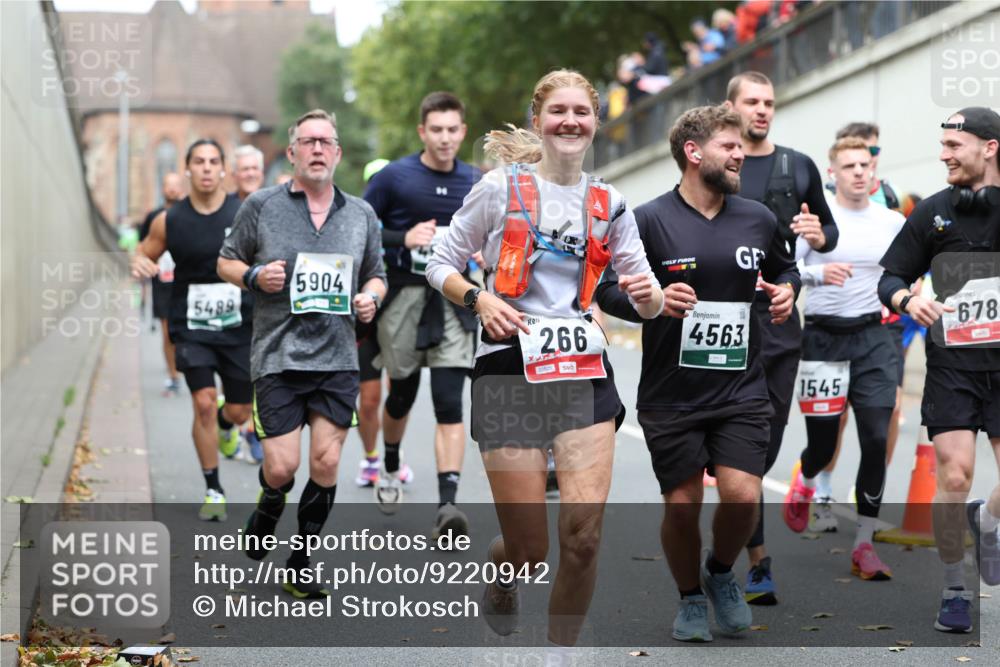 05.10.2025 - 20. swb-Marathon Bremen Michael Strokosch http://msf.ph/oto/9220942 05.10.2025 12:51:42 Laufen 5489, 5904, 266, 00525, 4563, 1545, 678 meine-sportfotos.de