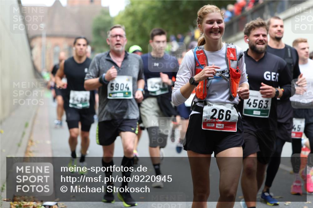 05.10.2025 - 20. swb-Marathon Bremen Michael Strokosch http://msf.ph/oto/9220945 05.10.2025 12:51:42 Laufen 5904, 266, 00525, 4563, 45 meine-sportfotos.de