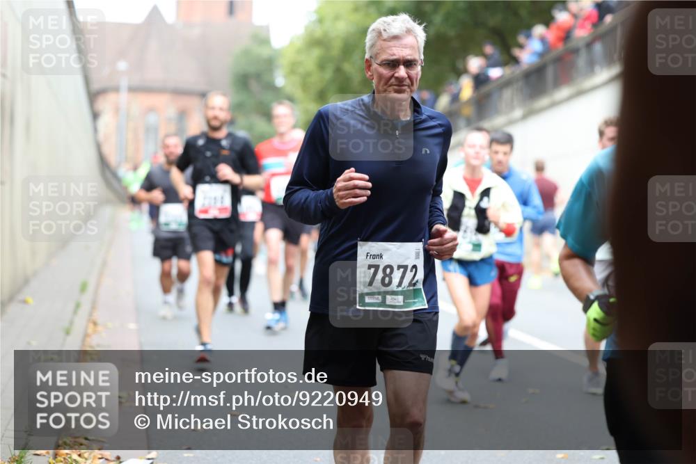 05.10.2025 - 20. swb-Marathon Bremen Michael Strokosch http://msf.ph/oto/9220949 05.10.2025 12:51:45 Laufen 7872, 05917 meine-sportfotos.de