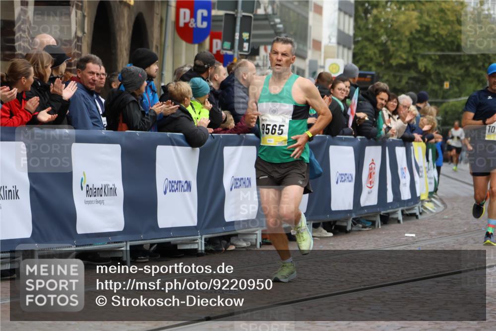 05.10.2025 - 20. swb-Marathon Bremen Strokosch-Dieckow http://msf.ph/oto/9220950 05.10.2025 10:37:19 Ziel 9565, 10704, 11213 meine-sportfotos.de