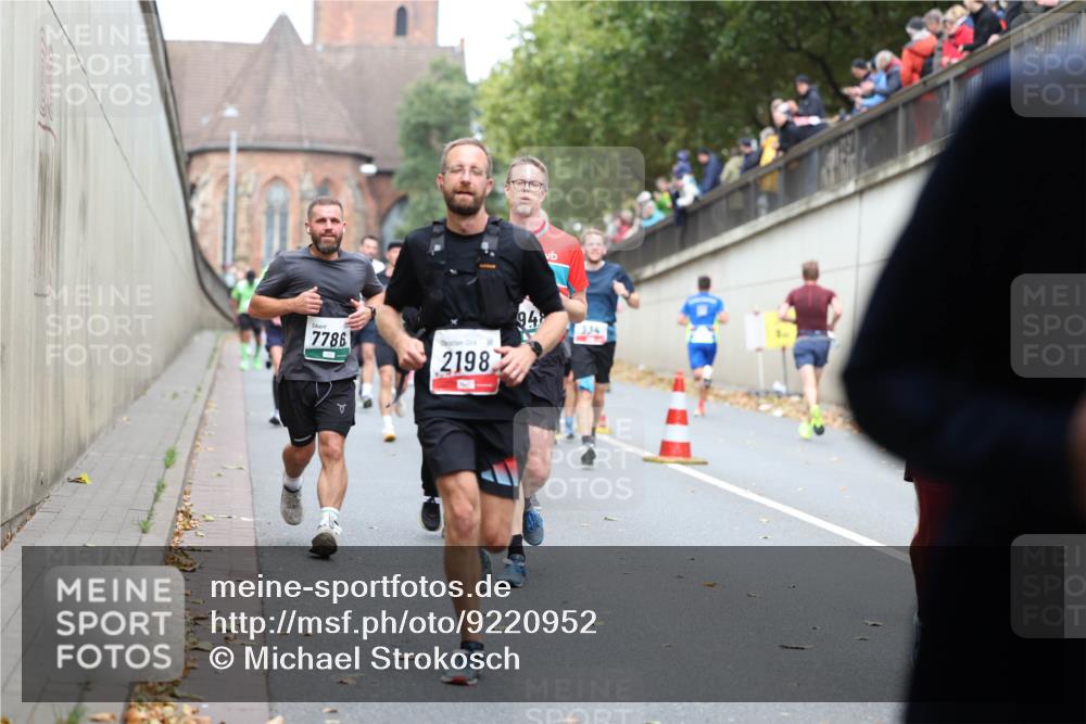 05.10.2025 - 20. swb-Marathon Bremen Michael Strokosch http://msf.ph/oto/9220952 05.10.2025 12:51:45 Laufen 7786, 2198, 94 meine-sportfotos.de