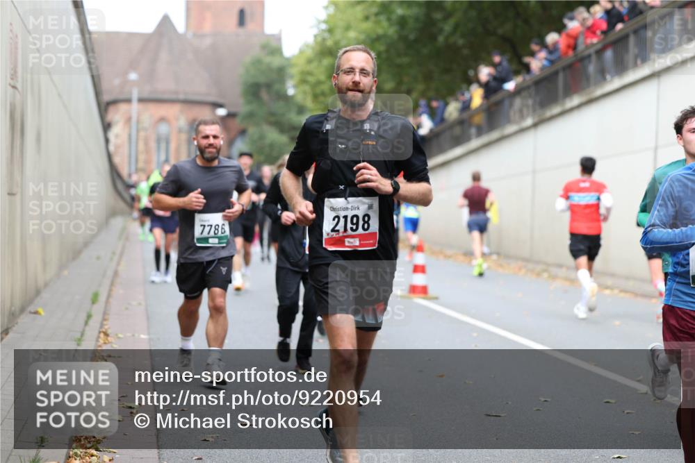05.10.2025 - 20. swb-Marathon Bremen Michael Strokosch http://msf.ph/oto/9220954 05.10.2025 12:51:46 Laufen 7786, 2198 meine-sportfotos.de