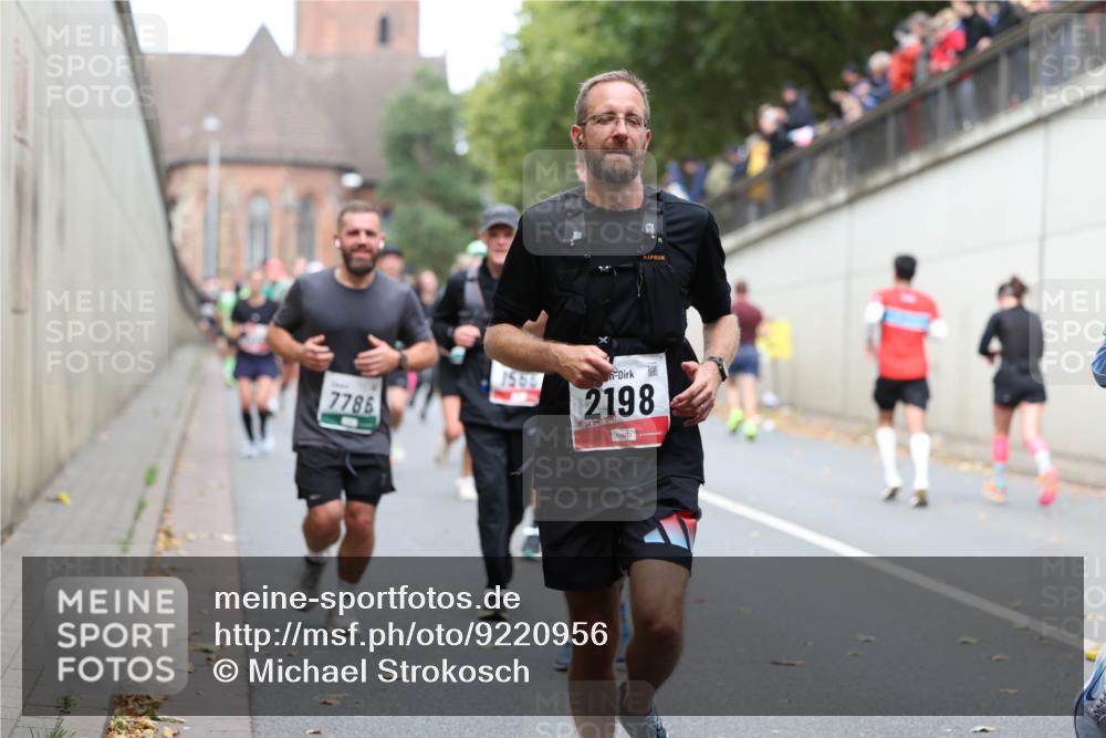 05.10.2025 - 20. swb-Marathon Bremen Michael Strokosch http://msf.ph/oto/9220956 05.10.2025 12:51:46 Laufen 7786, 1569, 2198 meine-sportfotos.de